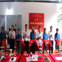 Ban Chỉ huy Quân sự xã Vĩnh Hưng tổ chức Lễ khánh thành, bàn giao “Nhà tình nghĩa” cho gia đình bà Nguyễn Thị Thông