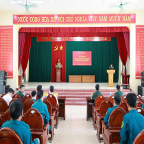 Xã Vĩnh Hưng tổ chức hội nghị công bố và trao quyết định miễn nhiệm, bổ nhiệm chức vụ thôn đội trưởng trên địa bàn xã