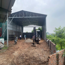 Tổ phản ứng nhanh và Công an xã Vĩnh Hưng kiểm tra, xử lý công trình vi phạm tại thôn Mới