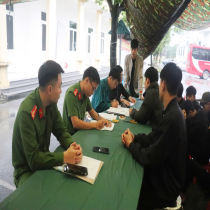 Thanh niên xã Vĩnh Hưng hăng hái tham gia khám tuyển nghĩa vụ quân sự vòng 2 năm 2026